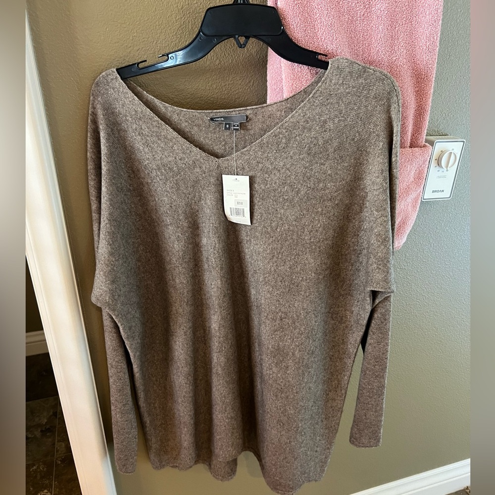 Vince Scoop V-Neck Sweater New w Tags